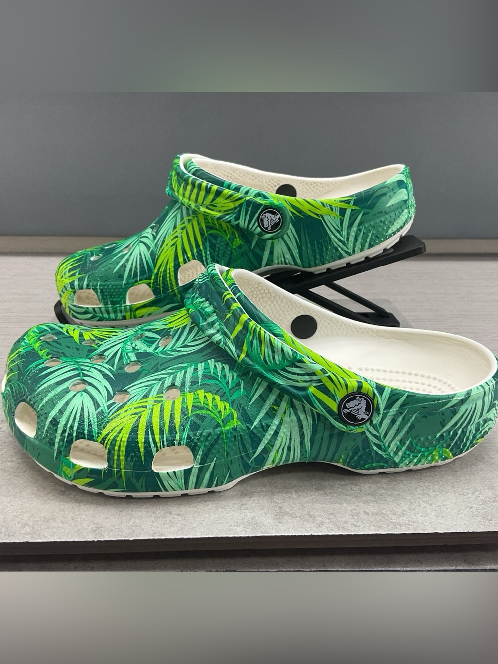 Crocs Classic Tropical Palm Tree Clogs Green men’s 6 Women’s 8
